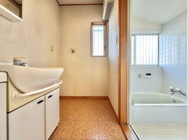 レトロで素朴。ここから整える水まわり。