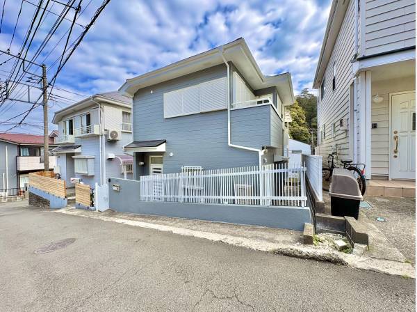 ２方向に接道した敷地（玄関側）