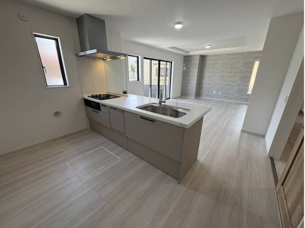 キッチンからはリビングダイニングが見渡せます。