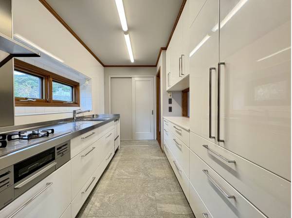 収納スペースいっぱいなキッチンスペース！