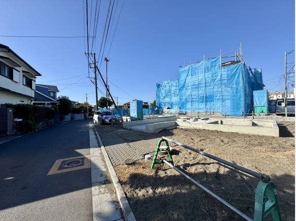 現地は現在建築中