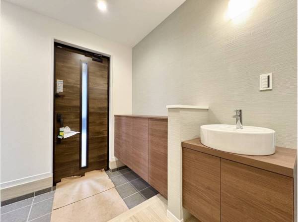 SIC付の玄関は収納が充実