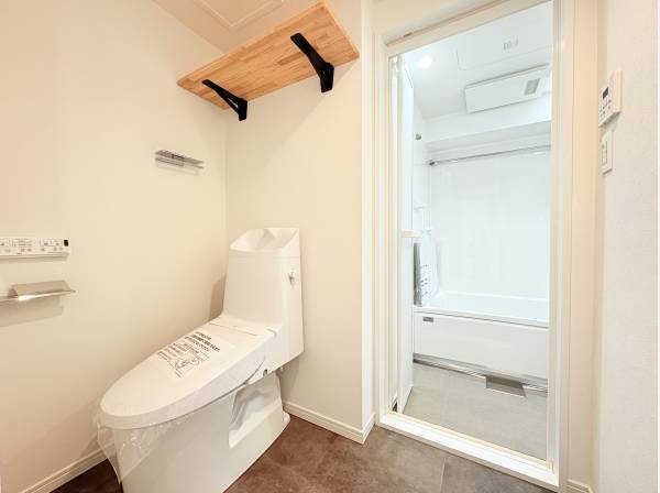 バスルームの横には、トイレもあります！