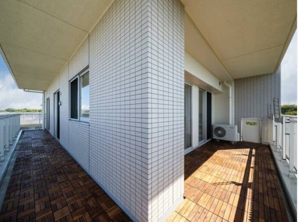 L字型の大型バルコニー