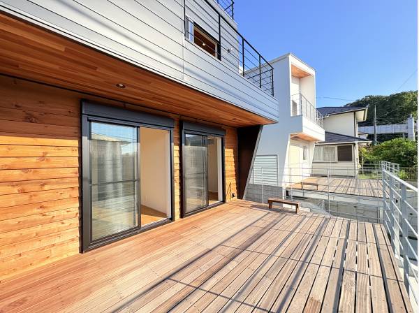 南西向きの大型バルコニー