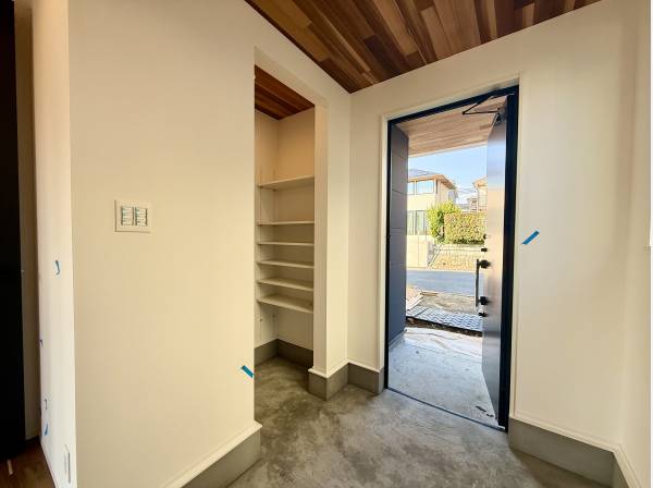 シューズクロークも付いている玄関スペース！