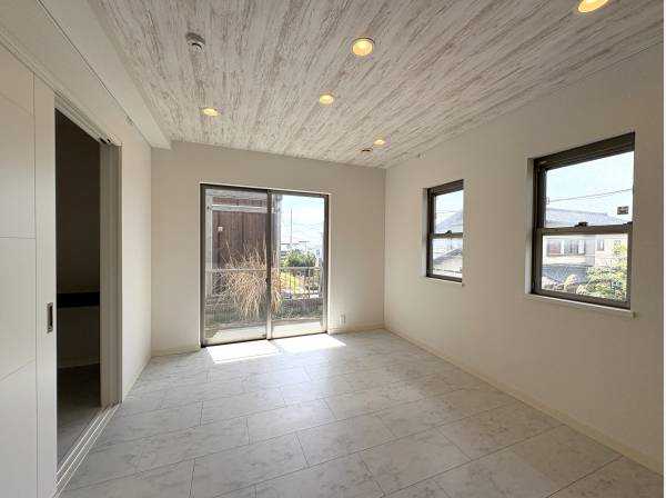 お庭と繋がるメインベッドルーム