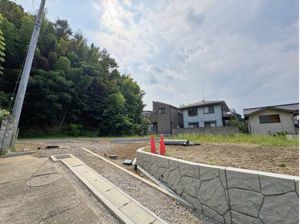 擁壁もやり直してとても綺麗になっております