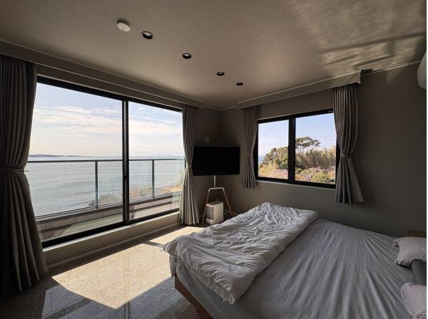 ゲストルームからは大島と富士山が楽しめます