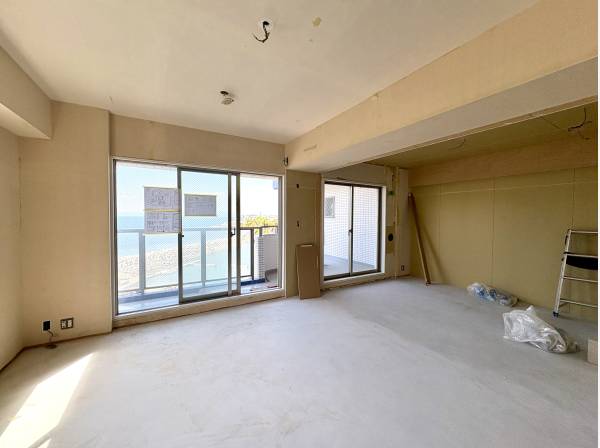 室内はリノベーション工事中