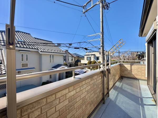 広く奥行きのあるワイドバルコニー。