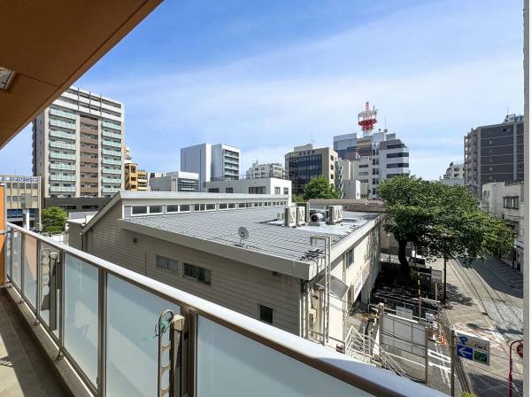 前面棟がないので明るい陽光が射し込みます