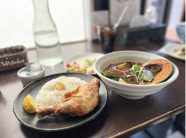 スープカレーが有名な南葉亭まで徒歩8分 (約350ｍ)