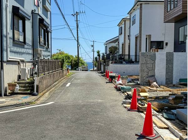 前面道路から海が見える海近生活は如何でしょうか？