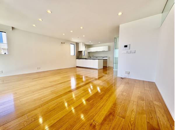 この広いLDKを見てください！