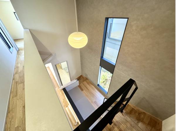 吹き抜けの階段ホール