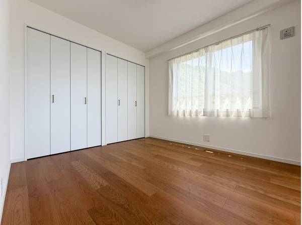 シンプルな居室にはどんな家具をレイアウトしますか？
