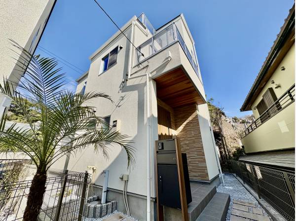 南国風な外観ですね。