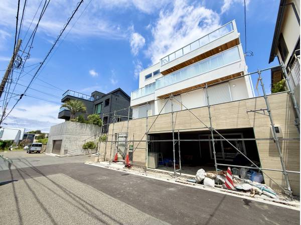 車庫2台分の大型ガレージ！
