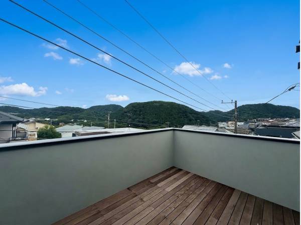 バルコニーからは自然豊かな眺望が望めます！