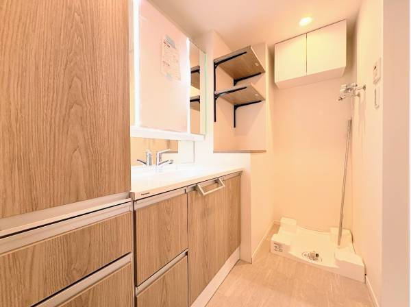 収納がたくさんあるサニタリールーム
