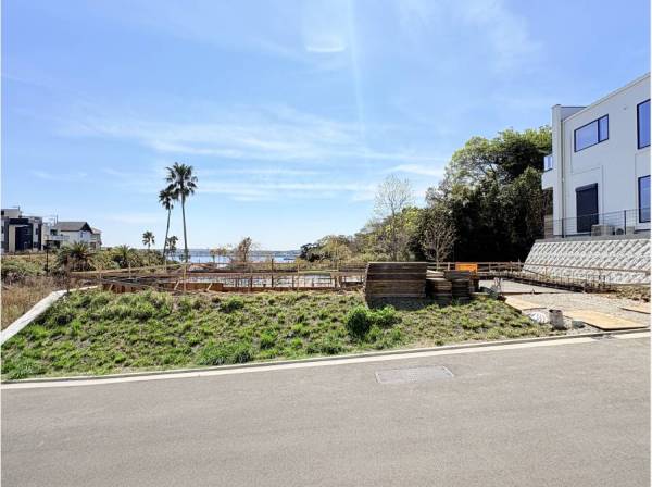 現地は道路も幅にゆとりがあります