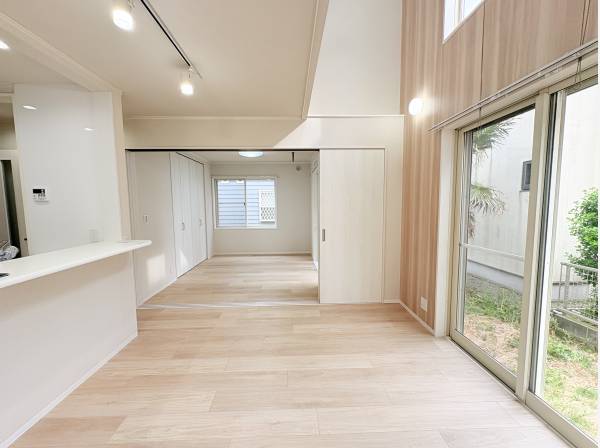 ダイニングテーブルおいて、家族の寛げる空間になりそうです