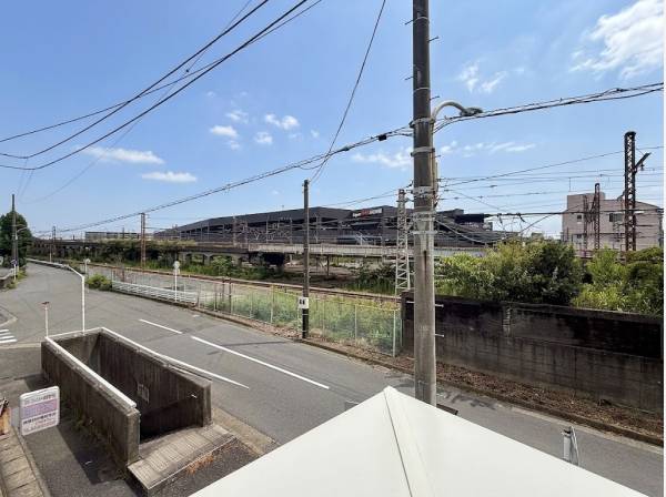 アーススクエア湘南平塚が目の前に！徒歩2分（約80ｍ） お買い物環境に恵まれた立地です