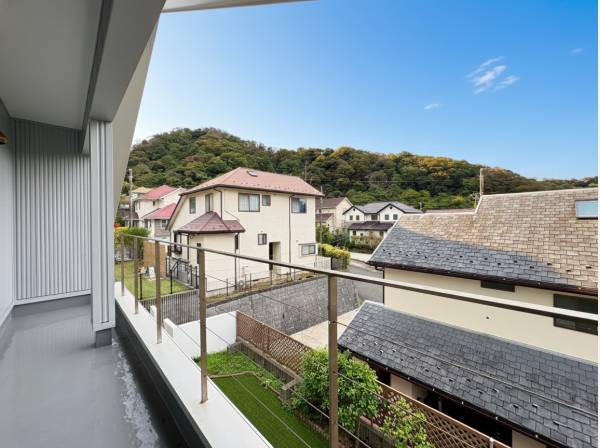 バルコニーからは抜け感のある眺望♪