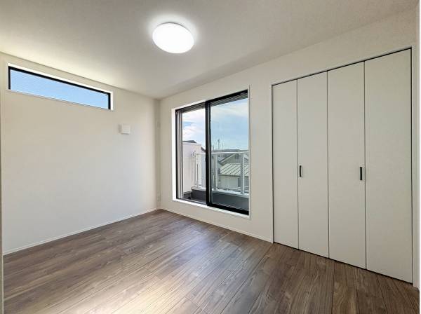 バルコニーが寄り添うお部屋は心地よい風が吹き抜けます