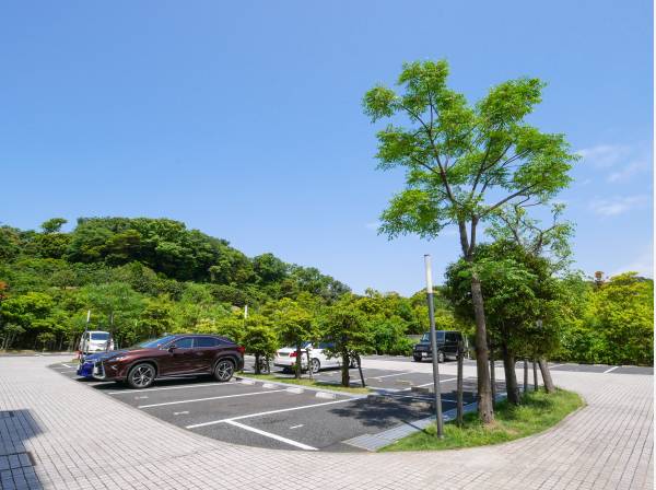 平置きのカースペースから国道１３４号線へ直結