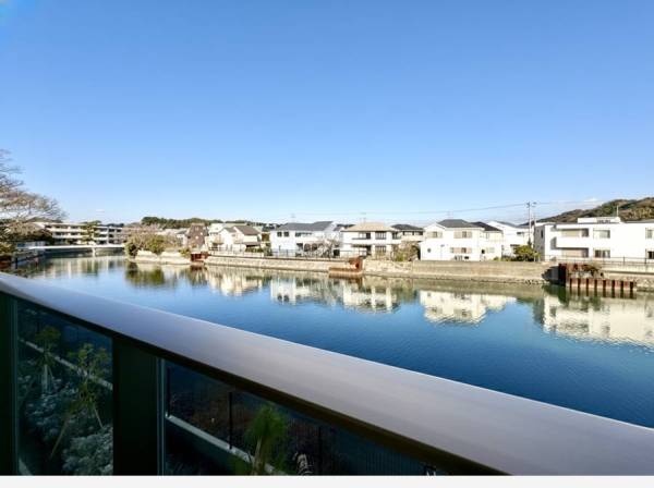 大型犬2匹までOK。散歩帰りに嬉しい「ペット足洗い場」を完備しています