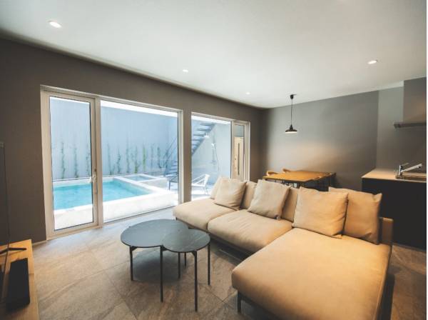 まるで高級ホテルのようなプライベート感のあるLDK