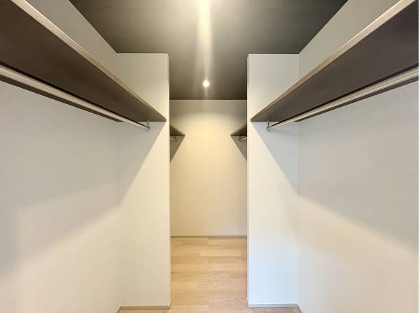 ３帖の空間を使った2階のウォークインクローゼット