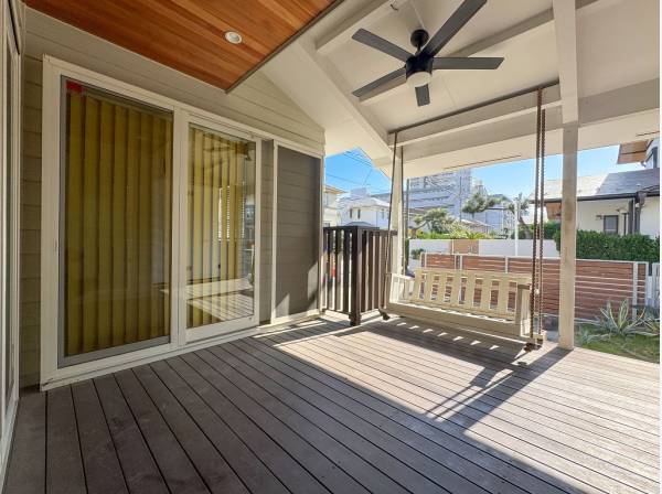 カバードポーチでのんびり寛ぐお家時間