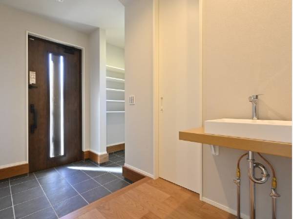 ※同社施工例(玄関ホール)