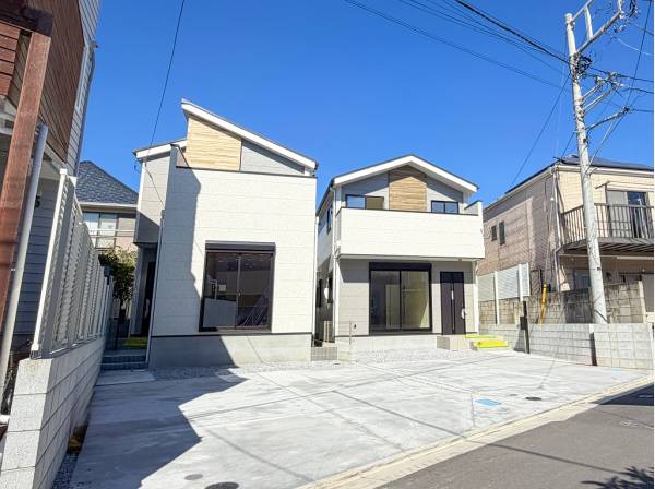 南道路に面しているため陽当たり良好です（右が当該地です）