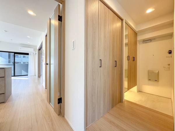 玄関周りの収納も多数ある便利な間取りです