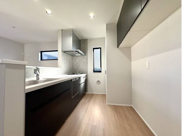 ゆとりあるキッチンは、家事の動きが自然と整います