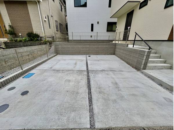 駐車場は2台停めることができますよ！