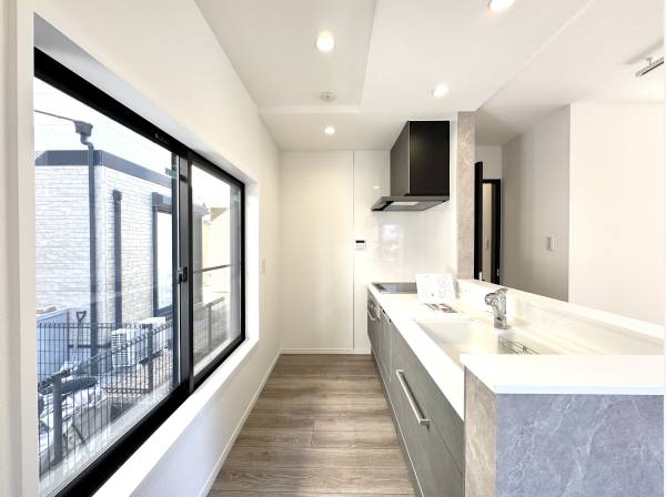 対面キッチンで会話が弾む、家族想いの設計。