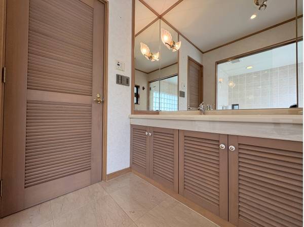 ホテルライクなパウダールームは時を経ても魅力を感じます