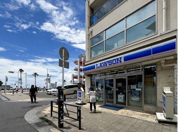 ローソン片瀬海岸2丁目店まで徒歩2分 (約90ｍ)