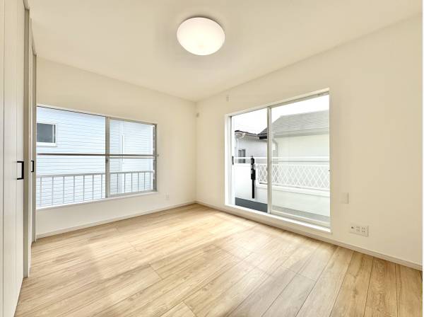 陽だまりと風が入る。朝が好きになる一室。