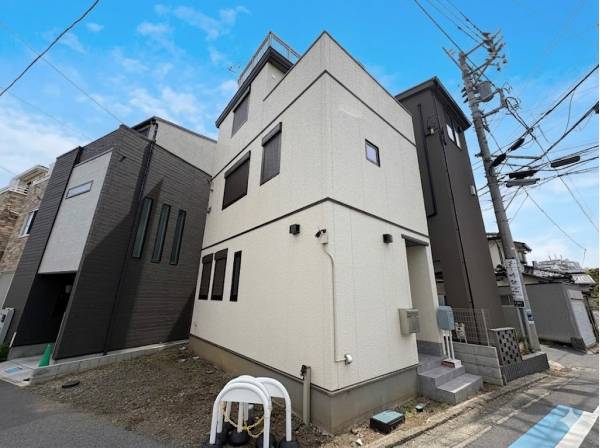 角地のため開放感、日当たり良好！カースペース1台分（車種による）