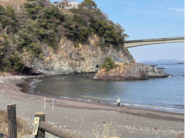 写真は岩海水浴場(約1600ｍ)人気のサーフスポット吉浜へは2.6㎞