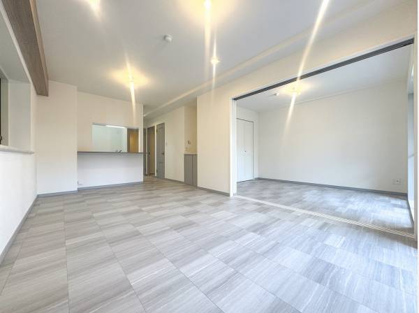 お庭からの木漏れ日が心地よいリビング