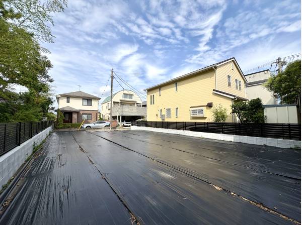 青空の下に広がる整った敷地形状