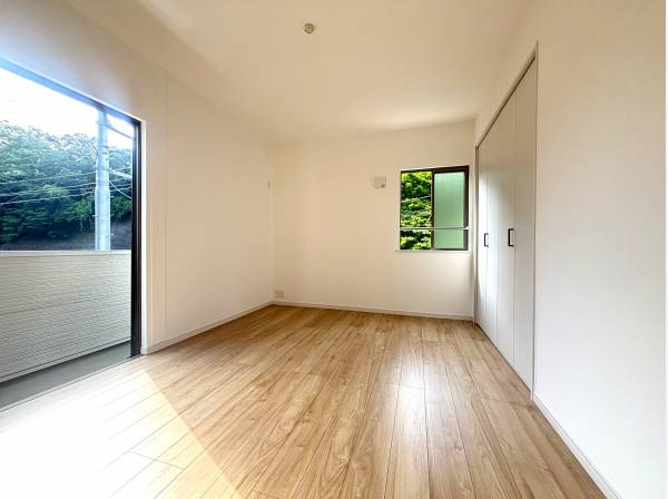 洋室は2階に4部屋ございます