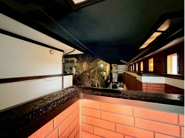 真っ暗ですが、バルコニーからの眺望